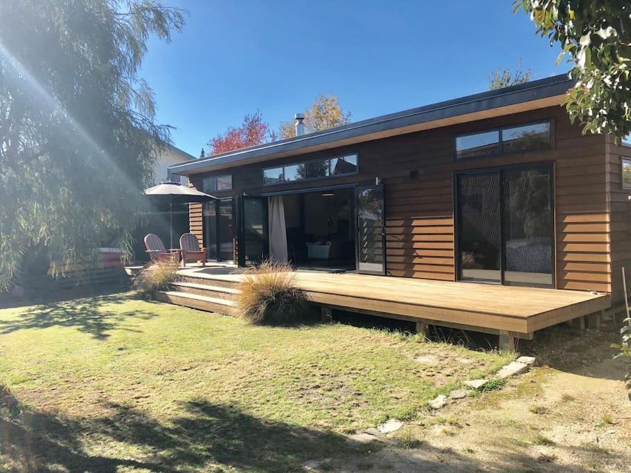 Modern Kowhai Cottage Уанака Екстериор снимка